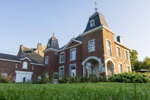 Le château Lognay transformé en gîte touristique