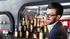 First Glass : un nouveau bar à vin et champagne ouvre à Francorchamps avec une offre unique dans la région